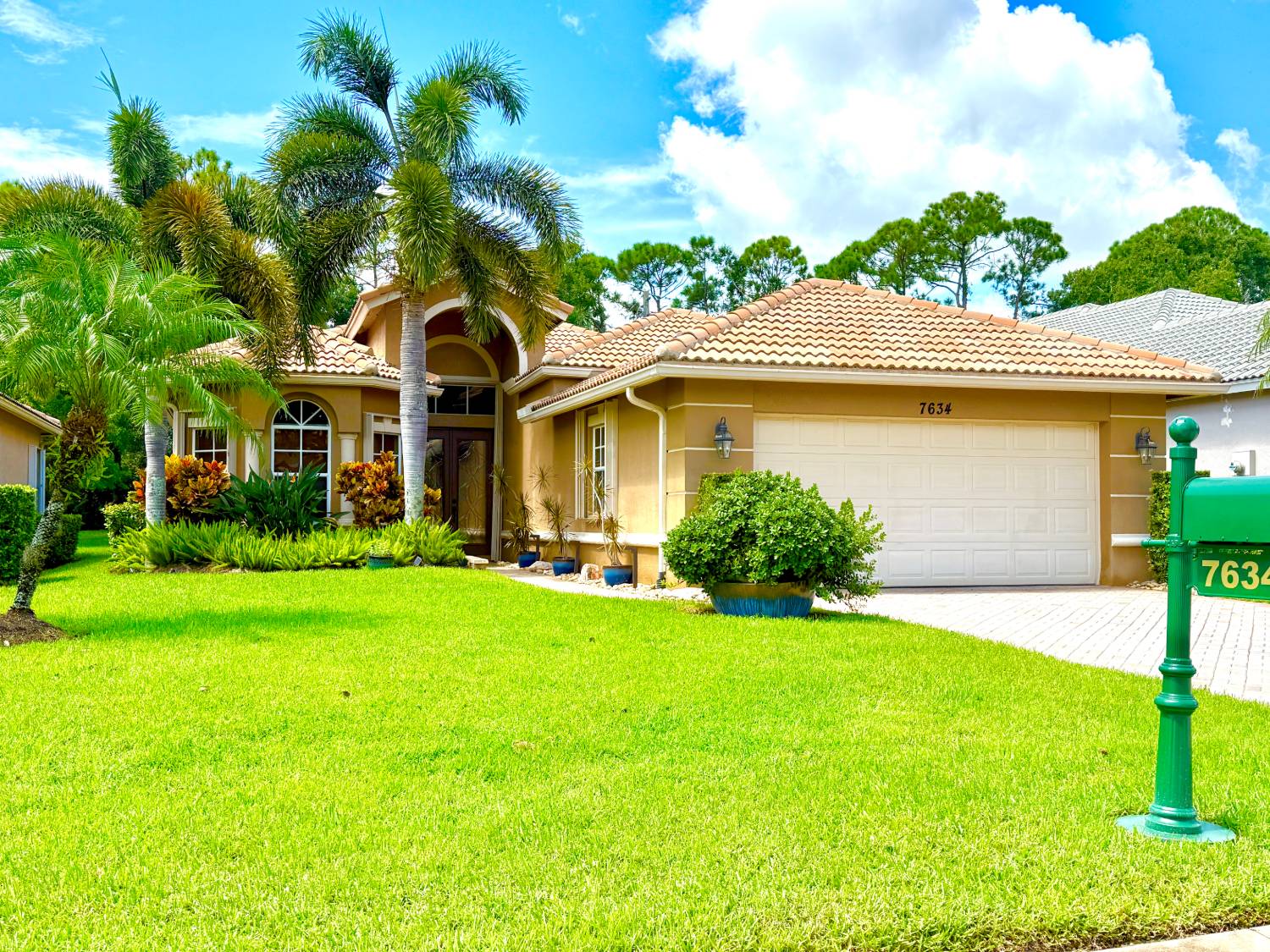 7634 Greenbrier Circle